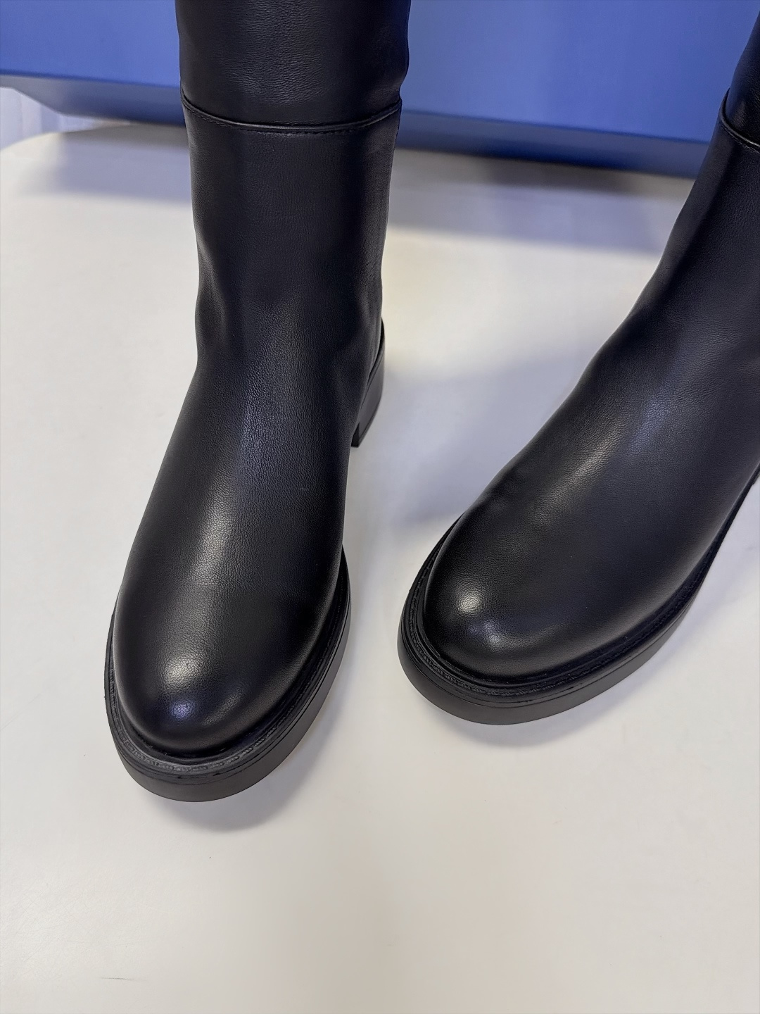 Stuart Weitzman秋冬最新款5050过膝长筒靴 杨幂同款经典SW大筒口过膝靴 靴口做了自然斜切弧度 不卡大腿 Stuart Weitzman秋冬最新款5050过膝长筒靴 杨幂同款经典SW大筒口过膝靴 靴口做了自然斜切弧度 不卡大腿