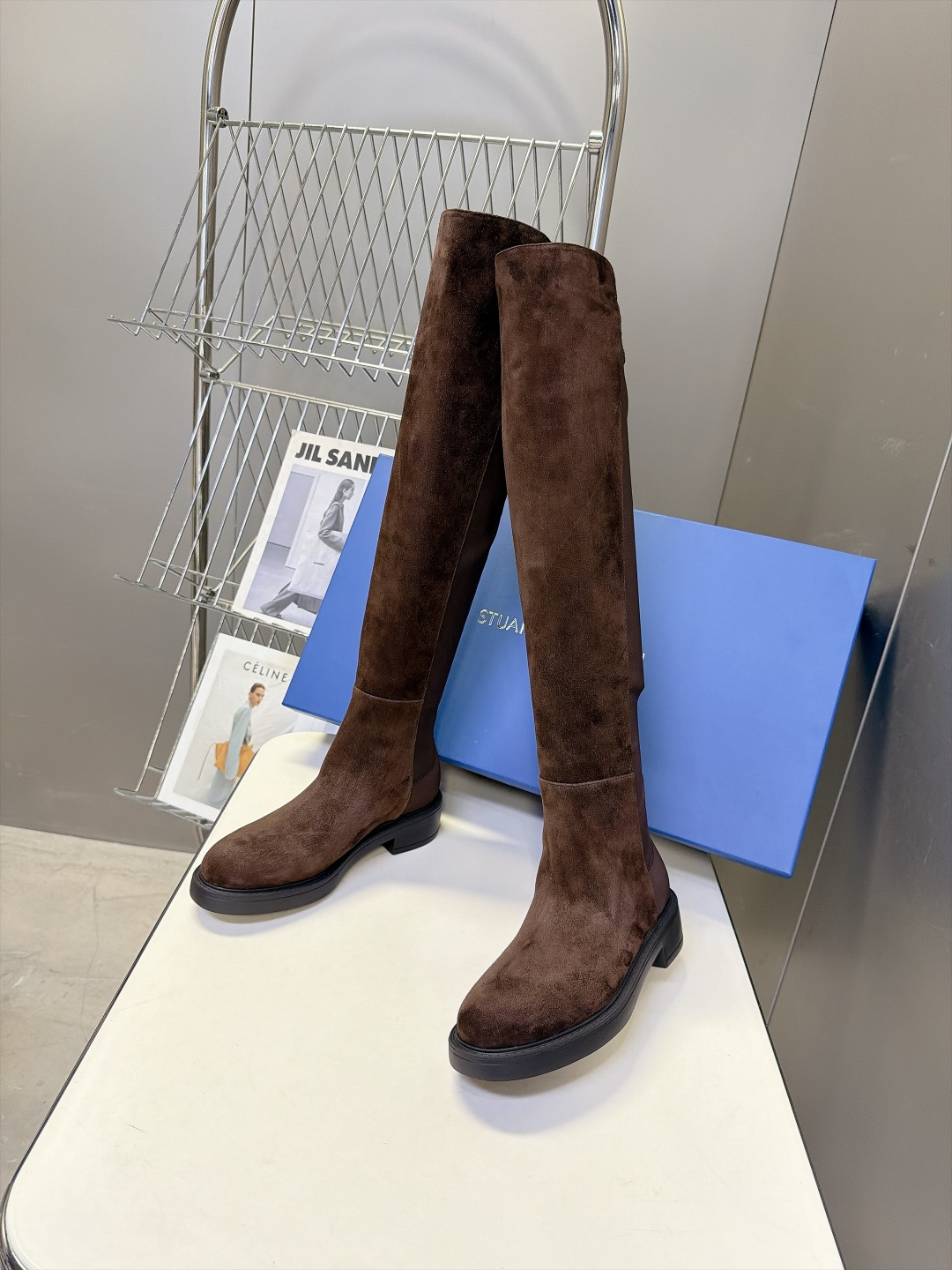 Stuart Weitzman秋冬最新款5050过膝长筒靴 杨幂同款经典SW大筒口过膝靴 靴口做了自然斜切弧度 不卡大腿 Stuart Weitzman秋冬最新款5050过膝长筒靴 杨幂同款经典SW大筒口过膝靴 靴口做了自然斜切弧度 不卡大腿