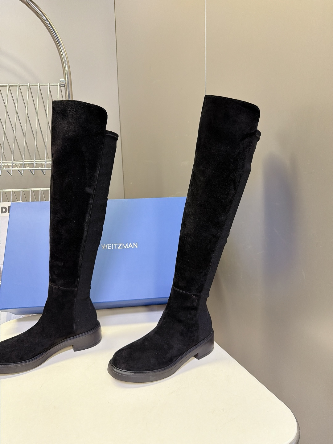 Stuart Weitzman秋冬最新款5050过膝长筒靴 杨幂同款经典SW大筒口过膝靴 靴口做了自然斜切弧度 不卡大腿