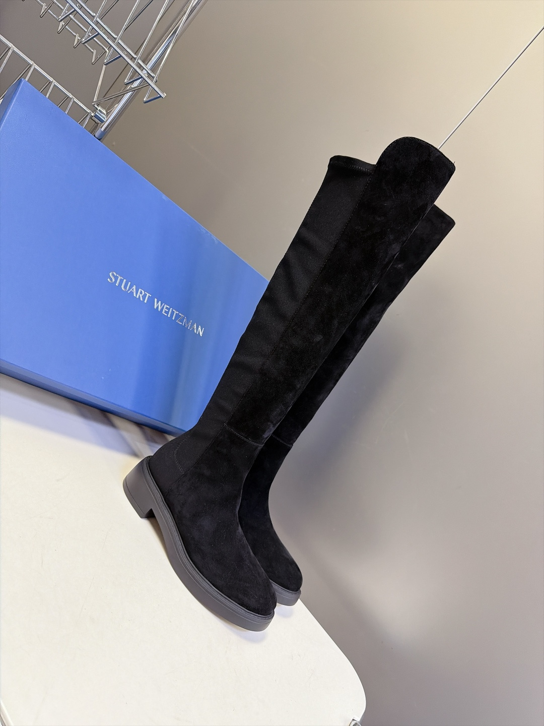 Stuart Weitzman秋冬最新款5050过膝长筒靴 杨幂同款经典SW大筒口过膝靴 靴口做了自然斜切弧度 不卡大腿