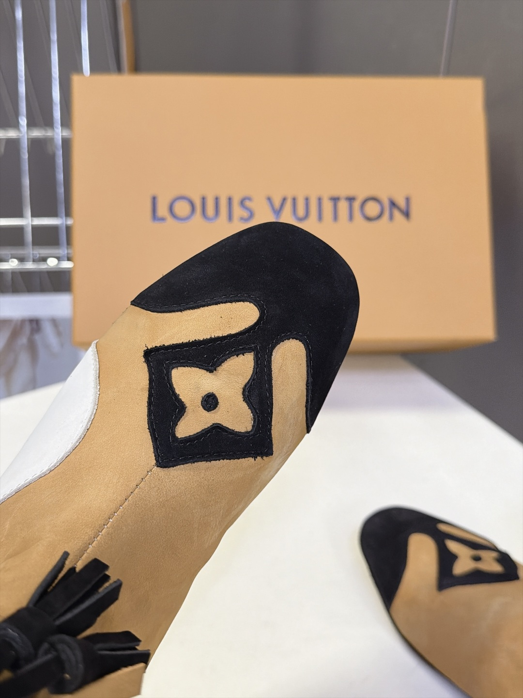 路易威登LOUIS VUITTON最新款流苏西部短靴 超多明星网红种草 西部牛仔靴的浪漫演绎 靴筒一圈灵动流苏 走动自带