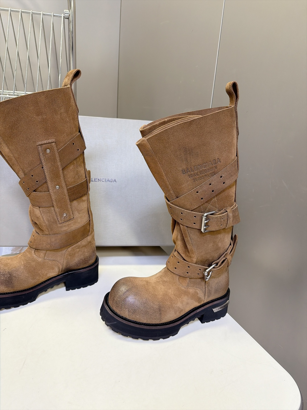 男➕20 Balenciaga巴黎世家毒液Venom情侣款高筒靴 中筒靴   请认准高版本 这款靴子在设计上独具匠心 以