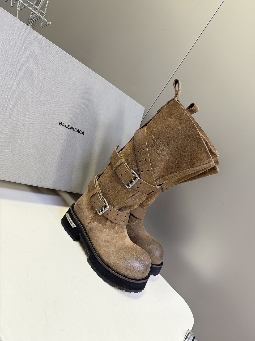 男➕20 Balenciaga巴黎世家毒液Venom情侣款高筒靴 中筒靴   请认准高版本 这款靴子在设计上独具匠心 以