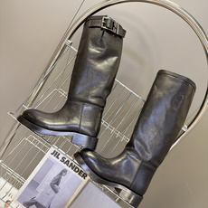 Balenciaga巴黎世家最新款搭扣高筒骑士靴 超多明星网红种草 自带复古机车感 靴筒做自然褶皱松弛感 不是硬挺紧绷版 Balenciaga巴黎世家最新款搭扣高筒骑士靴 超多明星网红种草 自带复古机车感 靴筒做自然褶皱松弛感 不是硬挺紧绷版