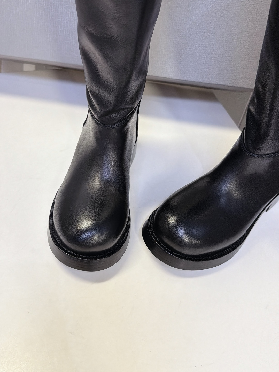 Balenciaga巴黎世家最新款搭扣高筒骑士靴 超多明星网红种草 自带复古机车感 靴筒做自然褶皱松弛感 不是硬挺紧绷版 Balenciaga巴黎世家最新款搭扣高筒骑士靴 超多明星网红种草 自带复古机车感 靴筒做自然褶皱松弛感 不是硬挺紧绷版