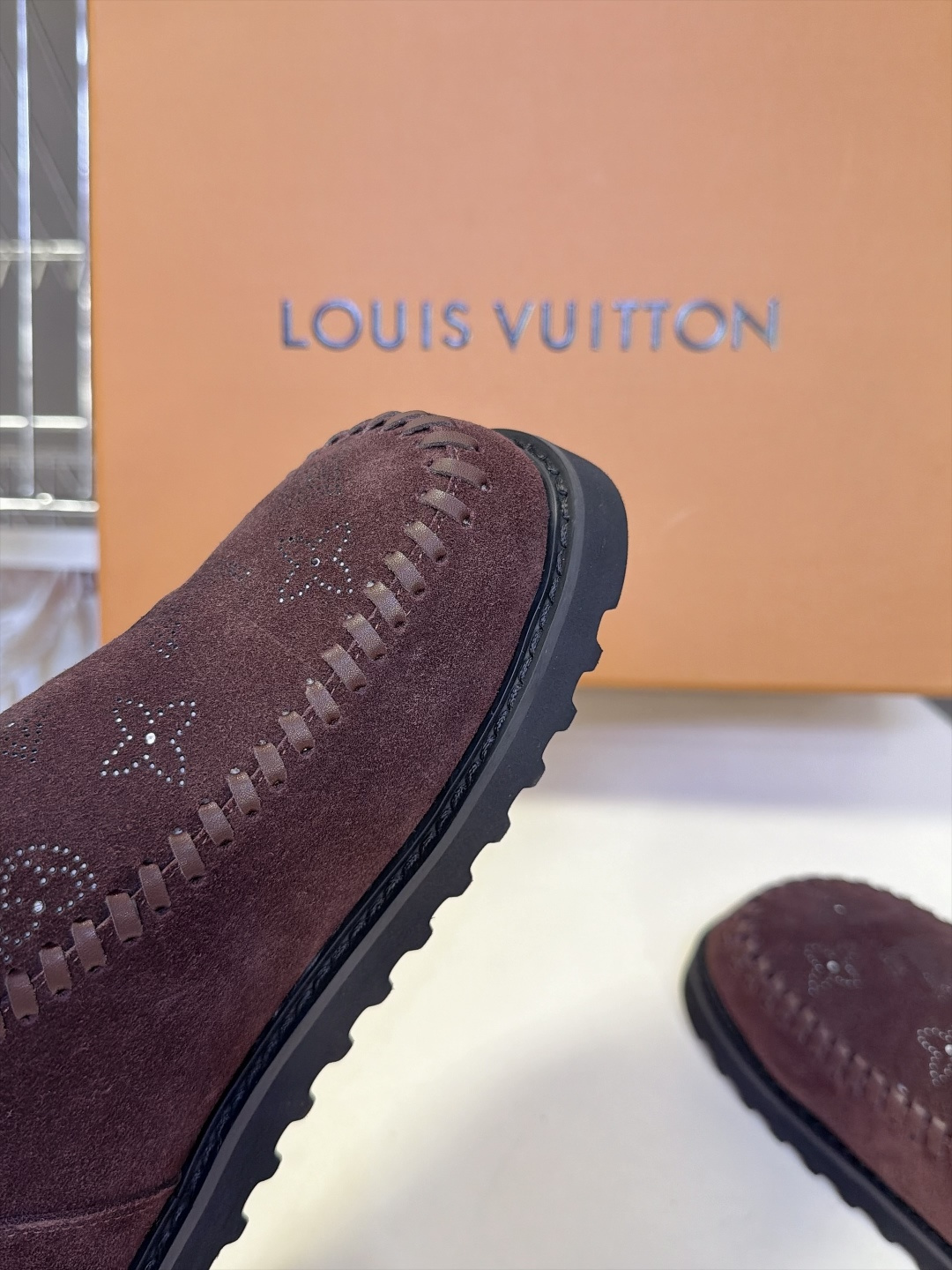 LOUIS VUITTON路易威登秋冬最新款烫钻老花短筒雪地靴 超多明星网红种草 复古民族风短靴版型 鞋面满钻LV经典老 LOUIS VUITTON路易威登秋冬最新款烫钻老花短筒雪地靴 超多明星网红种草 复古民族风短靴版型 鞋面满钻LV经典老