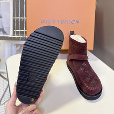 LOUIS VUITTON路易威登秋冬最新款烫钻老花短筒雪地靴 超多明星网红种草 复古民族风短靴版型 鞋面满钻LV经典老 LOUIS VUITTON路易威登秋冬最新款烫钻老花短筒雪地靴 超多明星网红种草 复古民族风短靴版型 鞋面满钻LV经典老