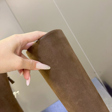 CHANEL香奈儿秋冬最新款粗跟高筒长靴 超多明星网红种草 极简高级的圆头中筒靴型 线条流畅利落不挑腿型后跟拉链开合 穿 CHANEL香奈儿秋冬最新款粗跟高筒长靴 超多明星网红种草 极简高级的圆头中筒靴型 线条流畅利落不挑腿型后跟拉链开合 穿