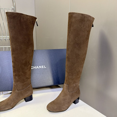 CHANEL香奈儿秋冬最新款粗跟高筒长靴 超多明星网红种草 极简高级的圆头中筒靴型 线条流畅利落不挑腿型后跟拉链开合 穿 CHANEL香奈儿秋冬最新款粗跟高筒长靴 超多明星网红种草 极简高级的圆头中筒靴型 线条流畅利落不挑腿型后跟拉链开合 穿