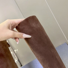 CHANEL香奈儿秋冬最新款粗跟高筒长靴 超多明星网红种草 极简高级的圆头中筒靴型 线条流畅利落不挑腿型后跟拉链开合 穿 CHANEL香奈儿秋冬最新款粗跟高筒长靴 超多明星网红种草 极简高级的圆头中筒靴型 线条流畅利落不挑腿型后跟拉链开合 穿