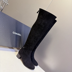 CHANEL香奈儿秋冬最新款粗跟高筒长靴 超多明星网红种草 极简高级的圆头中筒靴型 线条流畅利落不挑腿型后跟拉链开合 穿 CHANEL香奈儿秋冬最新款粗跟高筒长靴 超多明星网红种草 极简高级的圆头中筒靴型 线条流畅利落不挑腿型后跟拉链开合 穿