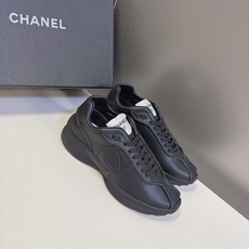 CHANEL香奈儿最新款复古德训运动鞋| 超多明星网红种草 复古流线德训鞋型 简约流畅鞋身 拼接撞色设计 侧面标志性立体 CHANEL香奈儿最新款复古德训运动鞋| 超多明星网红种草 复古流线德训鞋型 简约流畅鞋身 拼接撞色设计 侧面标志性立体