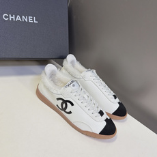CHANEL香奈儿最新款羊毛德训毛毛运动鞋 超多明星网红种草 经典复古德训鞋鞋型 黑白拼色复古撞色 细腻头层牛皮搭配颗粒 CHANEL香奈儿最新款羊毛德训毛毛运动鞋 超多明星网红种草 经典复古德训鞋鞋型 黑白拼色复古撞色 细腻头层牛皮搭配颗粒