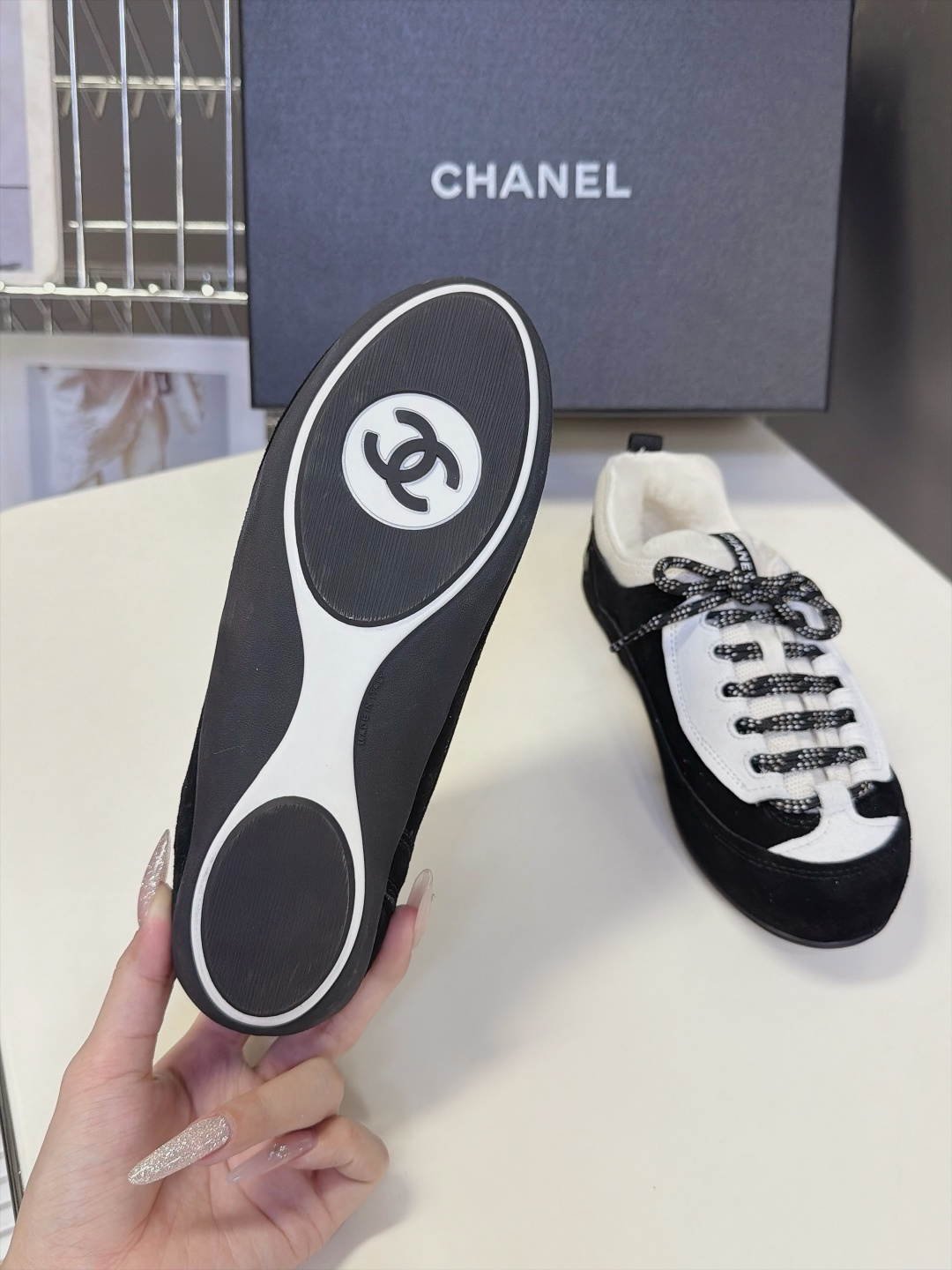 CHANEL香奈儿最新款羊毛里复古德训饼干鞋 阿甘鞋 超多明星网红种草 日常休闲通勤鞋 融合复古运动风与品牌经典元素 鞋 CHANEL香奈儿最新款羊毛里复古德训饼干鞋 阿甘鞋 超多明星网红种草 日常休闲通勤鞋 融合复古运动风与品牌经典元素 鞋