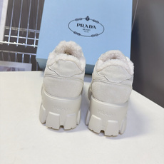 Prada普拉达秋冬最新款羊毛里齿轮厚底松糕鞋 超多明星网红种草 标志性三角徽标 齿轮锯齿厚底辨识度拉满 网面拼接翻毛皮 Prada普拉达秋冬最新款羊毛里齿轮厚底松糕鞋 超多明星网红种草 标志性三角徽标 齿轮锯齿厚底辨识度拉满 网面拼接翻毛皮