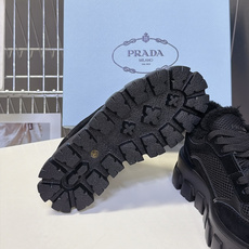 Prada普拉达秋冬最新款羊毛里齿轮厚底松糕鞋 超多明星网红种草 标志性三角徽标 齿轮锯齿厚底辨识度拉满 网面拼接翻毛皮 Prada普拉达秋冬最新款羊毛里齿轮厚底松糕鞋 超多明星网红种草 标志性三角徽标 齿轮锯齿厚底辨识度拉满 网面拼接翻毛皮