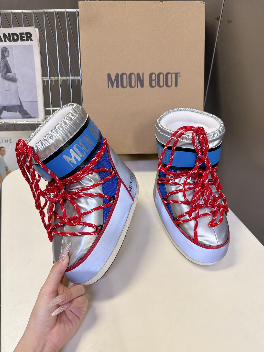 Moon Boot 秋冬最新款雪地靴 丑萌滑雪鞋 超多明星网红种草 秋冬滑雪必备款 现在有一款更另类的雪地靴又杀回来了 