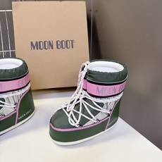Moon Boot 秋冬最新款雪地靴 丑萌滑雪鞋 超多明星网红种草 秋冬滑雪必备款 现在有一款更另类的雪地靴又杀回来了 Moon Boot 秋冬最新款雪地靴 丑萌滑雪鞋 超多明星网红种草 秋冬滑雪必备款 现在有一款更另类的雪地靴又杀回来了
