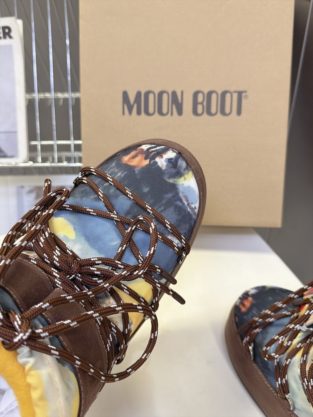 Moon Boot 秋冬最新款雪地靴 丑萌滑雪鞋 超多明星网红种草 秋冬滑雪必备款 现在有一款更另类的雪地靴又杀回来了 Moon Boot 秋冬最新款雪地靴 丑萌滑雪鞋 超多明星网红种草 秋冬滑雪必备款 现在有一款更另类的雪地靴又杀回来了