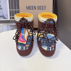 Moon Boot 秋冬最新款雪地靴 丑萌滑雪鞋 超多明星网红种草 秋冬滑雪必备款 现在有一款更另类的雪地靴又杀回来了 Moon Boot 秋冬最新款雪地靴 丑萌滑雪鞋 超多明星网红种草 秋冬滑雪必备款 现在有一款更另类的雪地靴又杀回来了