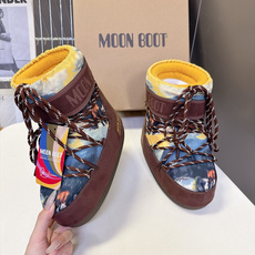 Moon Boot 秋冬最新款雪地靴 丑萌滑雪鞋 超多明星网红种草 秋冬滑雪必备款 现在有一款更另类的雪地靴又杀回来了 Moon Boot 秋冬最新款雪地靴 丑萌滑雪鞋 超多明星网红种草 秋冬滑雪必备款 现在有一款更另类的雪地靴又杀回来了
