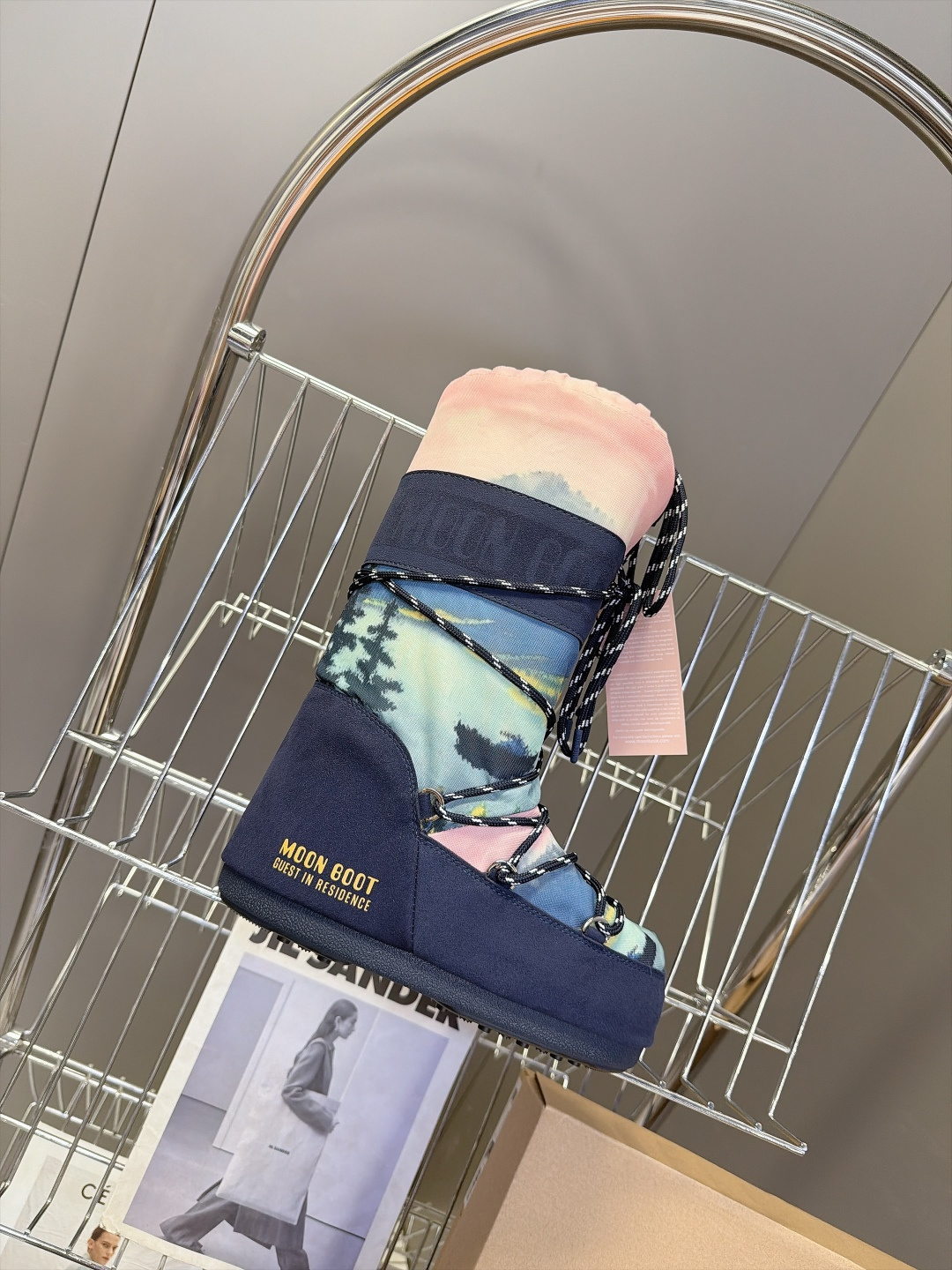 Moon Boot 秋冬最新款雪地靴 丑萌滑雪鞋 超多明星网红种草 秋冬滑雪必备款 现在有一款更另类的雪地靴又杀回来了 Moon Boot 秋冬最新款雪地靴 丑萌滑雪鞋 超多明星网红种草 秋冬滑雪必备款 现在有一款更另类的雪地靴又杀回来了
