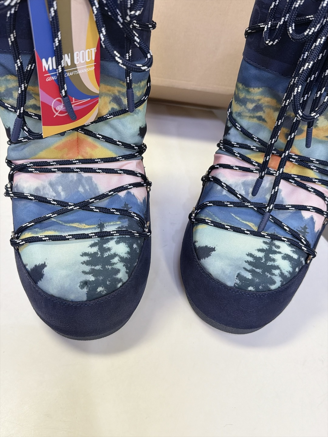 Moon Boot 秋冬最新款雪地靴 丑萌滑雪鞋 超多明星网红种草 秋冬滑雪必备款 现在有一款更另类的雪地靴又杀回来了 Moon Boot 秋冬最新款雪地靴 丑萌滑雪鞋 超多明星网红种草 秋冬滑雪必备款 现在有一款更另类的雪地靴又杀回来了