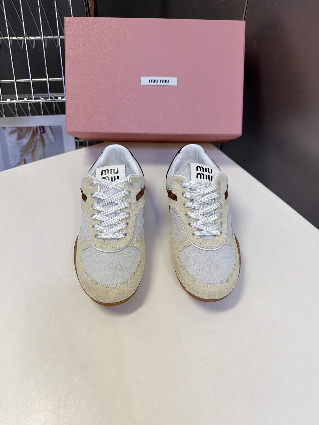 MiuMiu缪缪最新走秀款复古休闲鞋 德训鞋 官方秀场出镜率最高的单品 超多明星时尚博主种草 miu系穿搭还是一如既往的