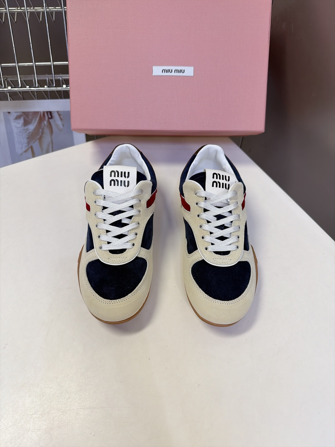 MiuMiu缪缪最新走秀款复古休闲鞋 德训鞋 官方秀场出镜率最高的单品 超多明星时尚博主种草 miu系穿搭还是一如既往的