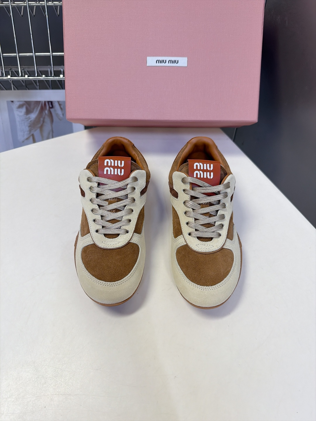 MiuMiu缪缪最新走秀款复古休闲鞋 德训鞋 官方秀场出镜率最高的单品 超多明星时尚博主种草 miu系穿搭还是一如既往的