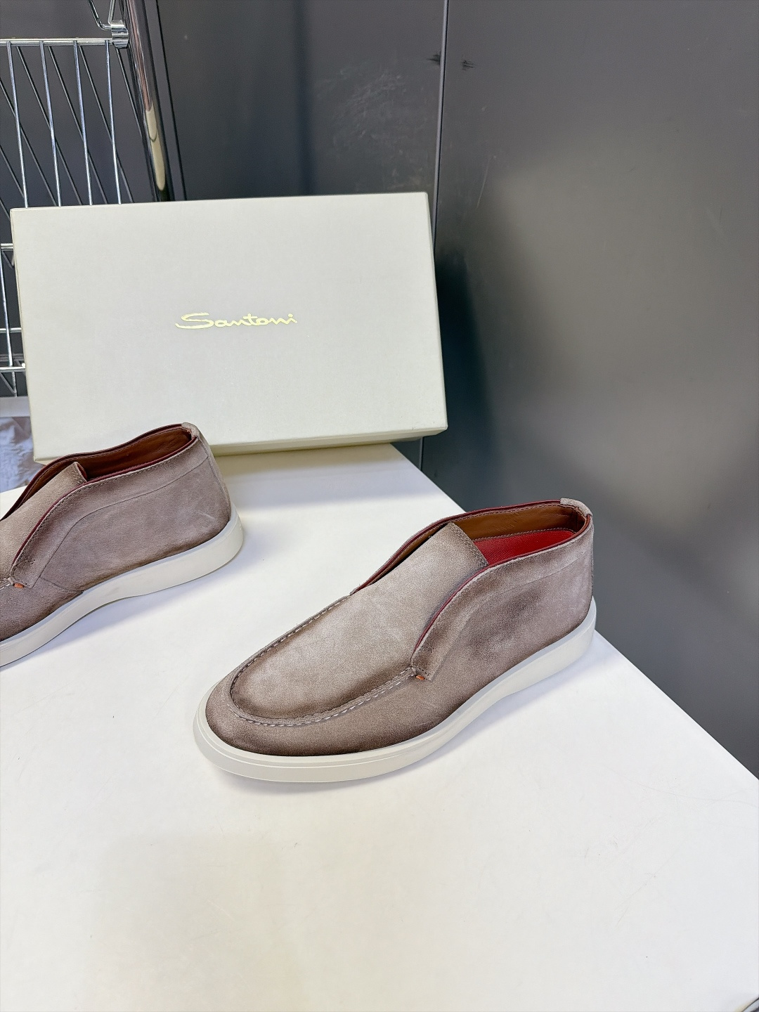 Santoni 圣东尼老钱风高帮无套脚切尔西休闲靴 超多明星网红种草 Santoni新款高帮一脚蹬切尔西 延续品牌标志性 Santoni 圣东尼老钱风高帮无套脚切尔西休闲靴 超多明星网红种草 Santoni新款高帮一脚蹬切尔西 延续品牌标志性