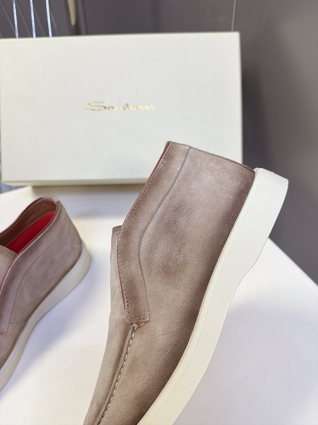 Santoni 圣东尼老钱风高帮无套脚切尔西休闲靴 超多明星网红种草 Santoni新款高帮一脚蹬切尔西 延续品牌标志性 Santoni 圣东尼老钱风高帮无套脚切尔西休闲靴 超多明星网红种草 Santoni新款高帮一脚蹬切尔西 延续品牌标志性
