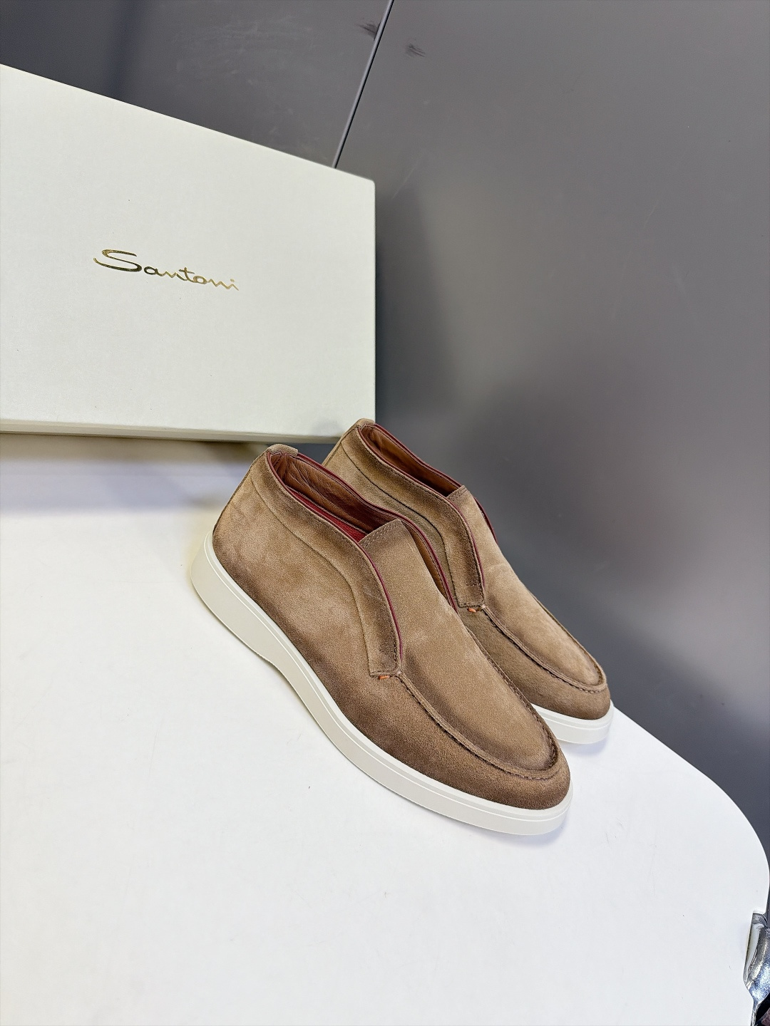 Santoni 圣东尼老钱风高帮无套脚切尔西休闲靴 超多明星网红种草 Santoni新款高帮一脚蹬切尔西 延续品牌标志性