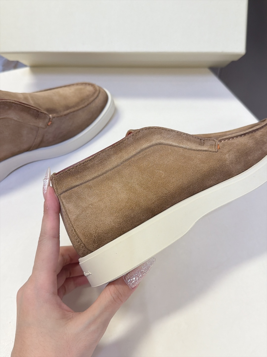 Santoni 圣东尼老钱风高帮无套脚切尔西休闲靴 超多明星网红种草 Santoni新款高帮一脚蹬切尔西 延续品牌标志性