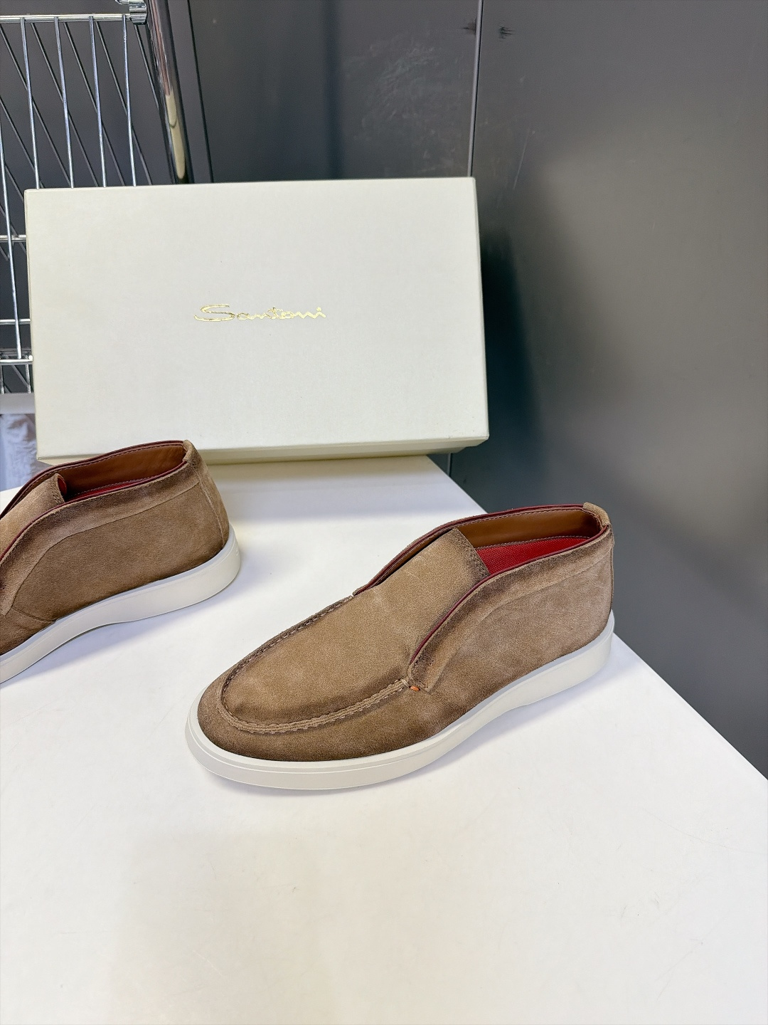 Santoni 圣东尼老钱风高帮无套脚切尔西休闲靴 超多明星网红种草 Santoni新款高帮一脚蹬切尔西 延续品牌标志性