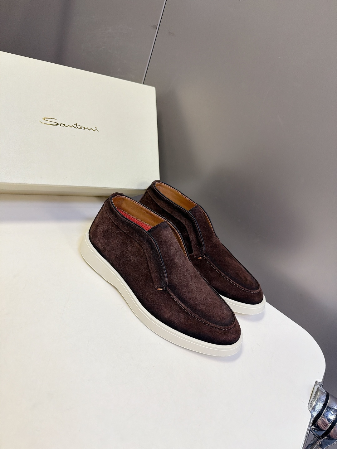 Santoni 圣东尼老钱风高帮无套脚切尔西休闲靴 超多明星网红种草 Santoni新款高帮一脚蹬切尔西 延续品牌标志性