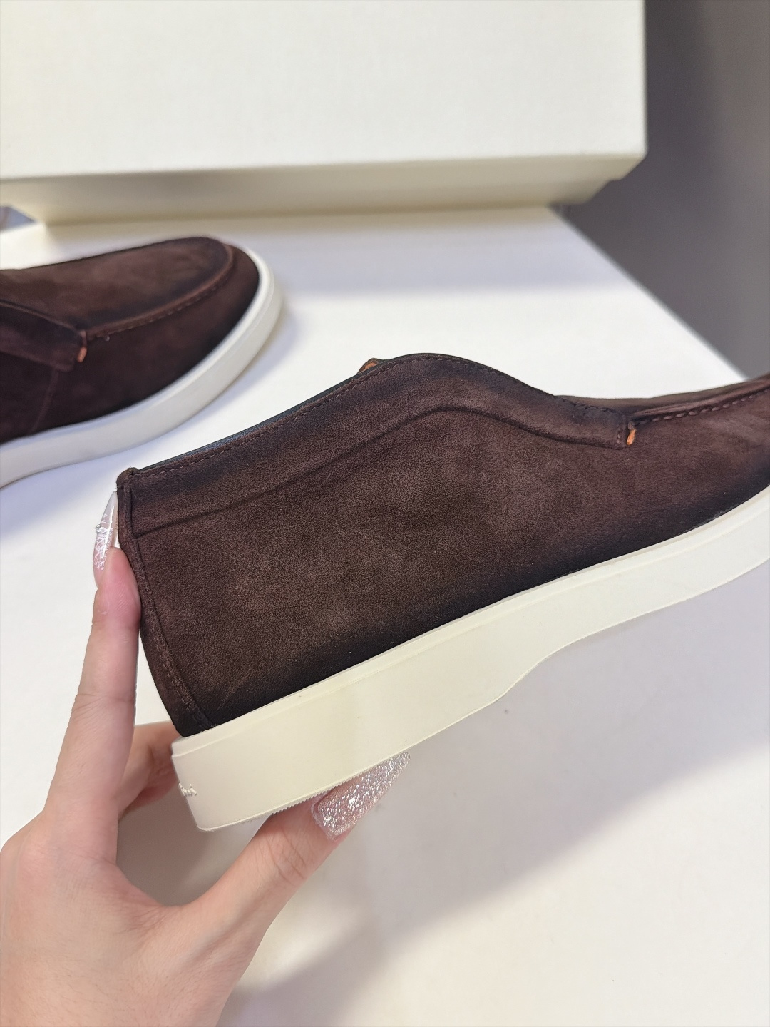 Santoni 圣东尼老钱风高帮无套脚切尔西休闲靴 超多明星网红种草 Santoni新款高帮一脚蹬切尔西 延续品牌标志性