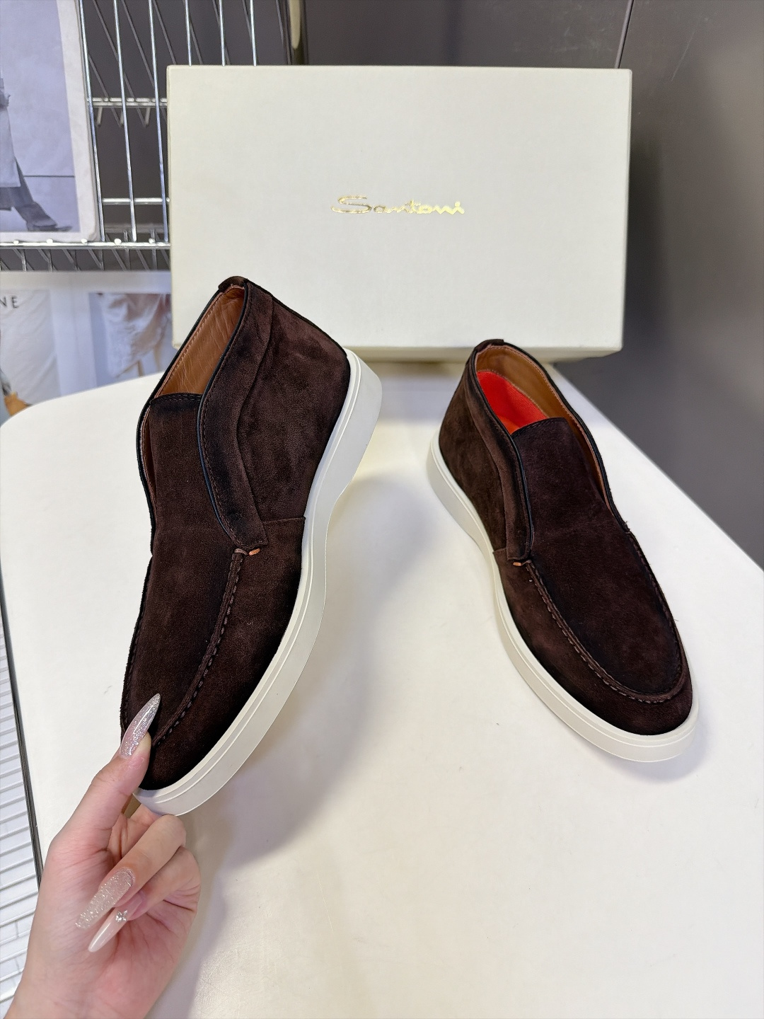 Santoni 圣东尼老钱风高帮无套脚切尔西休闲靴 超多明星网红种草 Santoni新款高帮一脚蹬切尔西 延续品牌标志性