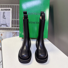 Bottega Veneta葆蝶家最新款厚底切尔西靴 超多明星网红种草 经典BV切尔西靴 圆润大头鞋型 自带极简高级调性 Bottega Veneta葆蝶家最新款厚底切尔西靴 超多明星网红种草 经典BV切尔西靴 圆润大头鞋型 自带极简高级调性