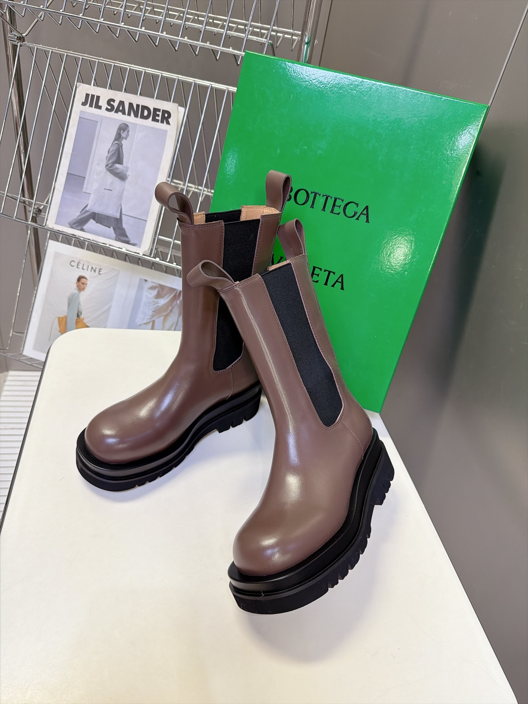 Bottega Veneta葆蝶家最新款厚底切尔西靴 超多明星网红种草 经典BV切尔西靴 圆润大头鞋型 自带极简高级调性