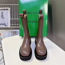 Bottega Veneta葆蝶家最新款厚底切尔西靴 超多明星网红种草 经典BV切尔西靴 圆润大头鞋型 自带极简高级调性 Bottega Veneta葆蝶家最新款厚底切尔西靴 超多明星网红种草 经典BV切尔西靴 圆润大头鞋型 自带极简高级调性
