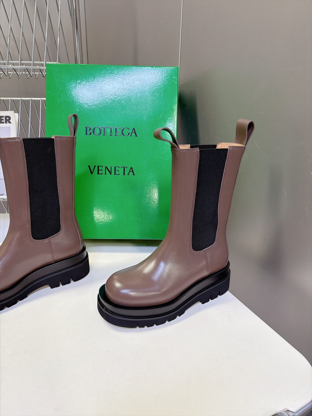 Bottega Veneta葆蝶家最新款厚底切尔西靴 超多明星网红种草 经典BV切尔西靴 圆润大头鞋型 自带极简高级调性
