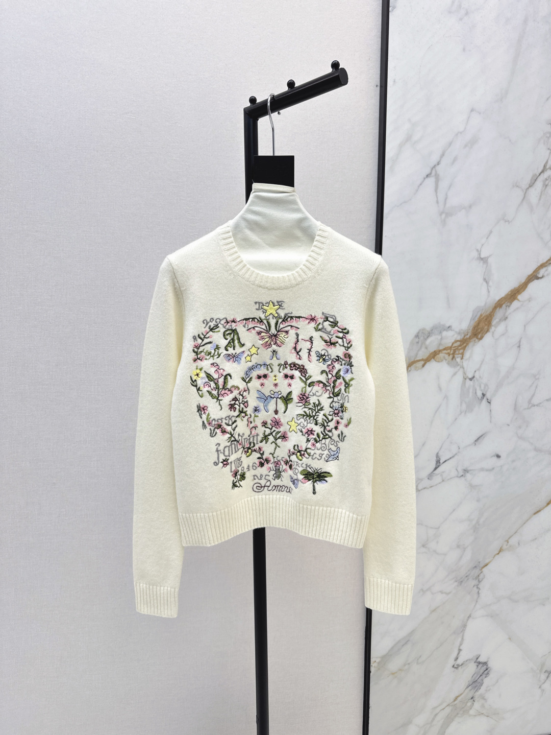 NO:294385,Exclusive first CD 25Ss————The latest floral pattern embroidered cashmere sweater in early spring, imported cashmere wool yarn at a fixed ceiling level, Swiss machine full-frame heavy industry multi-color positioning embroidery craft flower series is beautiful~~ White and rich and beautiful!  Luxury high-end items, classic versatile style, elegant and age-reducing, one-color spot-on sml, sweaters, alexander wang19860909独家首发 CD 25Ss————早春最新款花卉图案刺绣羊绒毛衣 定天花板级别进口羊绒羊毛纱线 瑞士机满幅重工多色定位刺绣工艺花卉系列绝美～～ 白富美必入！奢华高级单品 经典百搭版型气质优雅减龄 一色现货发售sml,,sweaters,alexander wang,Women's clothing