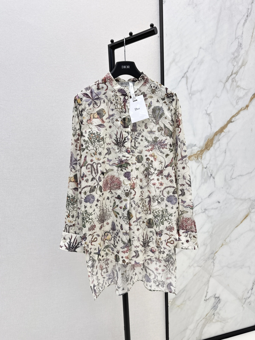 NO:294380,CD 25Ss—————The latest model of early spring, Ju Dada's natural multi-color pattern printed shirt, loose style, casual and elegant body, all cotton material breathable, easy to create a fashionable style, elegant and high-end, comfortable and easy to wear, full of texture, temperament, white, rich and beautiful super age-reducing artifact, lazy and romantic vacation style, one-color spot sale sml, shirts, alexander wang19860909CD 25Ss————早春最新款茹大自然多色图案印花衬衫 版型宽松包容身材随性优雅 全棉材质透气 轻松打造时髦范怎么搭都优雅又高级 舒适又好穿质感十足 气质白富美超级减龄神器 慵懒的浪漫度假风 一色现货发售sml,,shirts,alexander wang,Women's clothing