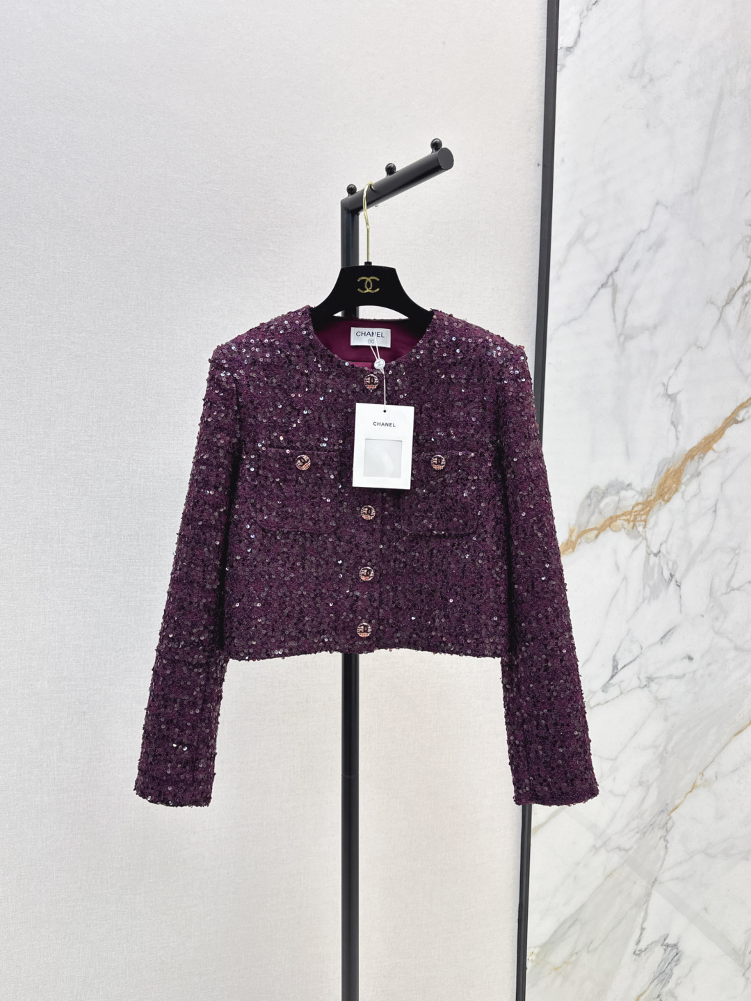 NO:294327,The rich flower of the world C home 25Ss———The latest sequin knitted short jacket with autumn and winter. It is full of visual sense of wealth. Very high-end. The color is also very warm. The fabric is woven with embroidered sequins. It is matched with exquisite buttons. Very high-end. The upper body is full of temperament. One-color is available for sale in stock. Chanel, jackets & coats, alexander wang19860909人间富贵花 C家 25Ss————秋冬最新款亮片编织小短款外套 满满的千金即视感 很高级 颜色也很温暖 面料采用刺绣亮片编织而成 搭配精致扣子 很高级 上身富有气质感 一色现货发售sml,,chanel,jackets & coats,alexander wang,Women's clothing