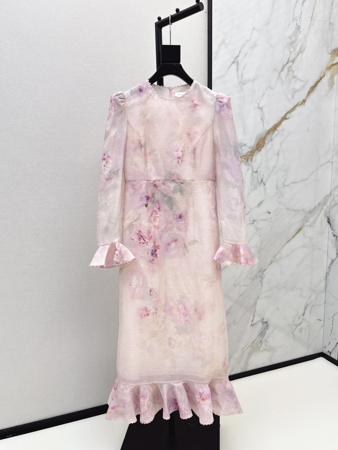 NO:294320,Exclusive first release Zimmen-M 25Ss————The latest linen printed dress in early spring, elegant and fresh vacation style, elegant floral pattern, three-dimensional waist-hugging style, romantic and elegant white and rich beauty essentials, imported linen printed fabric, one color is available in stock smlxl,, skirts, alexander wang19860909独家首发 Zimmen-M 25Ss———早春最新款亚麻印花连衣裙淡雅清新的度假风气息 优雅花卉图案 立体收腰版型 浪漫优雅的白富美必备单品 进口亚麻印花面料 一色现货发售smlxl,,skirts,alexander wang,Women's clothing