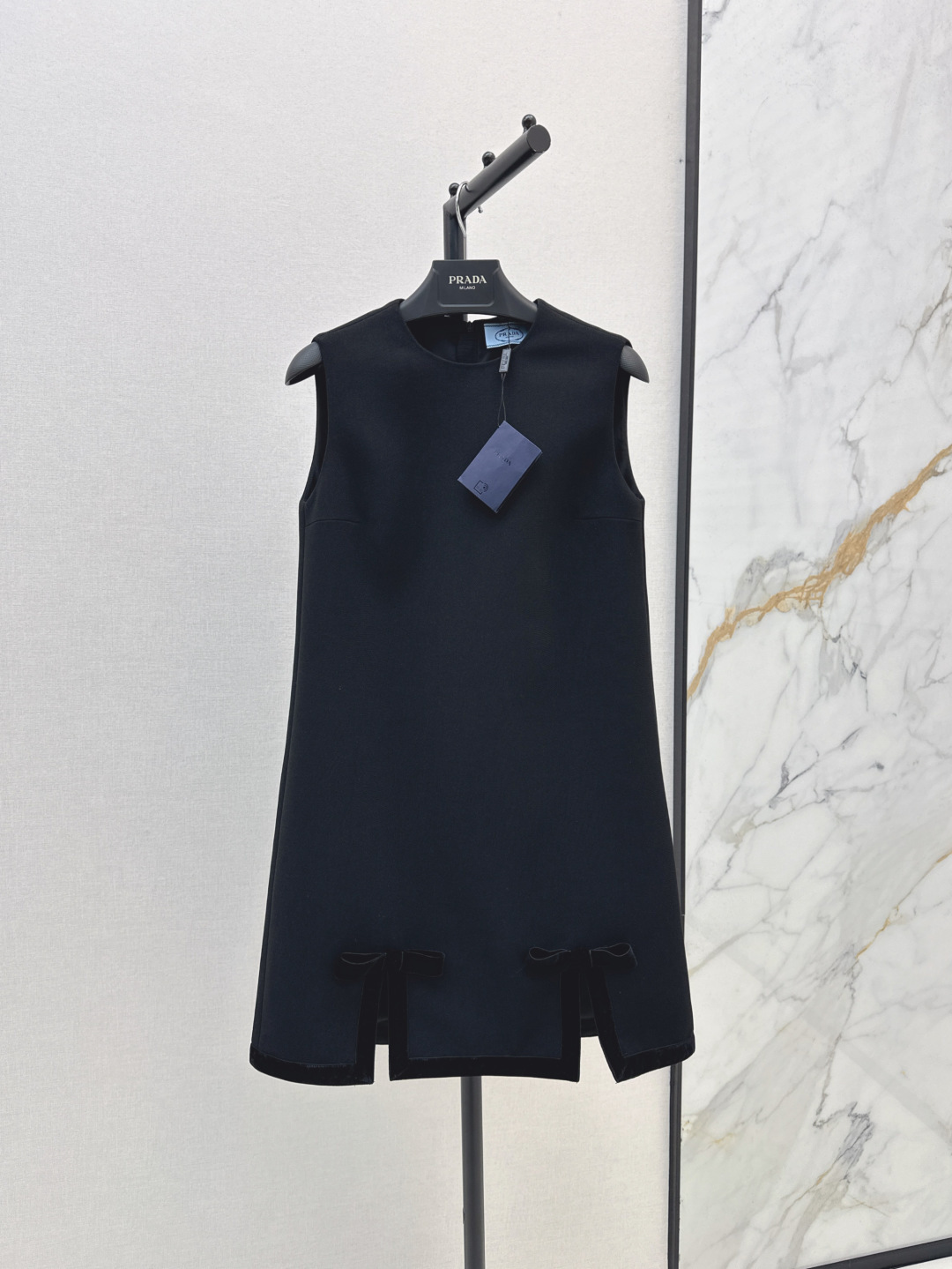 NO:294520,PD 25Ss———The latest model of early spring rich girl velvet bow vest dress, playful upper body reduces age, layered and single wear is good looking, customized imported worsted fabric is quite wide and stylish, 3D three-dimensional tailoring classic style makes it look slim and tall, a fashionable small skirt suitable for daily commuting, one color is available for sale in stock, sml, skirts, alexander wang19860909PD 25Ss———早春最新款富家千金丝绒蝴蝶结背心连衣裙 上身俏皮减龄 叠穿单穿都好看 定制进口精纺面料挺阔有型 3D立体剪裁经典版型显瘦又高挑 一款日常通勤都适配的时髦小裙子 一色现货发售sml,,skirts,alexander wang,Women's clothing