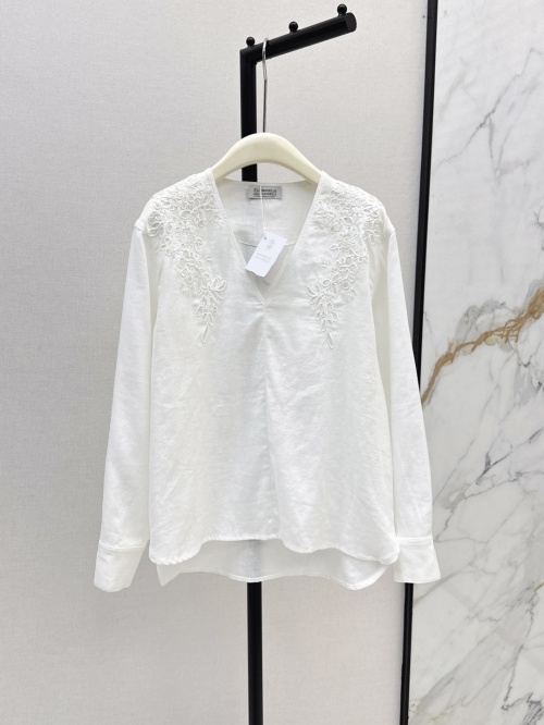 Elegant Linen Top with Embroidered Floral Details - Perfect for Spring/Summer 1 Elegant Linen Top with Embroidered Floral Details - Perfect for Spring/Summer