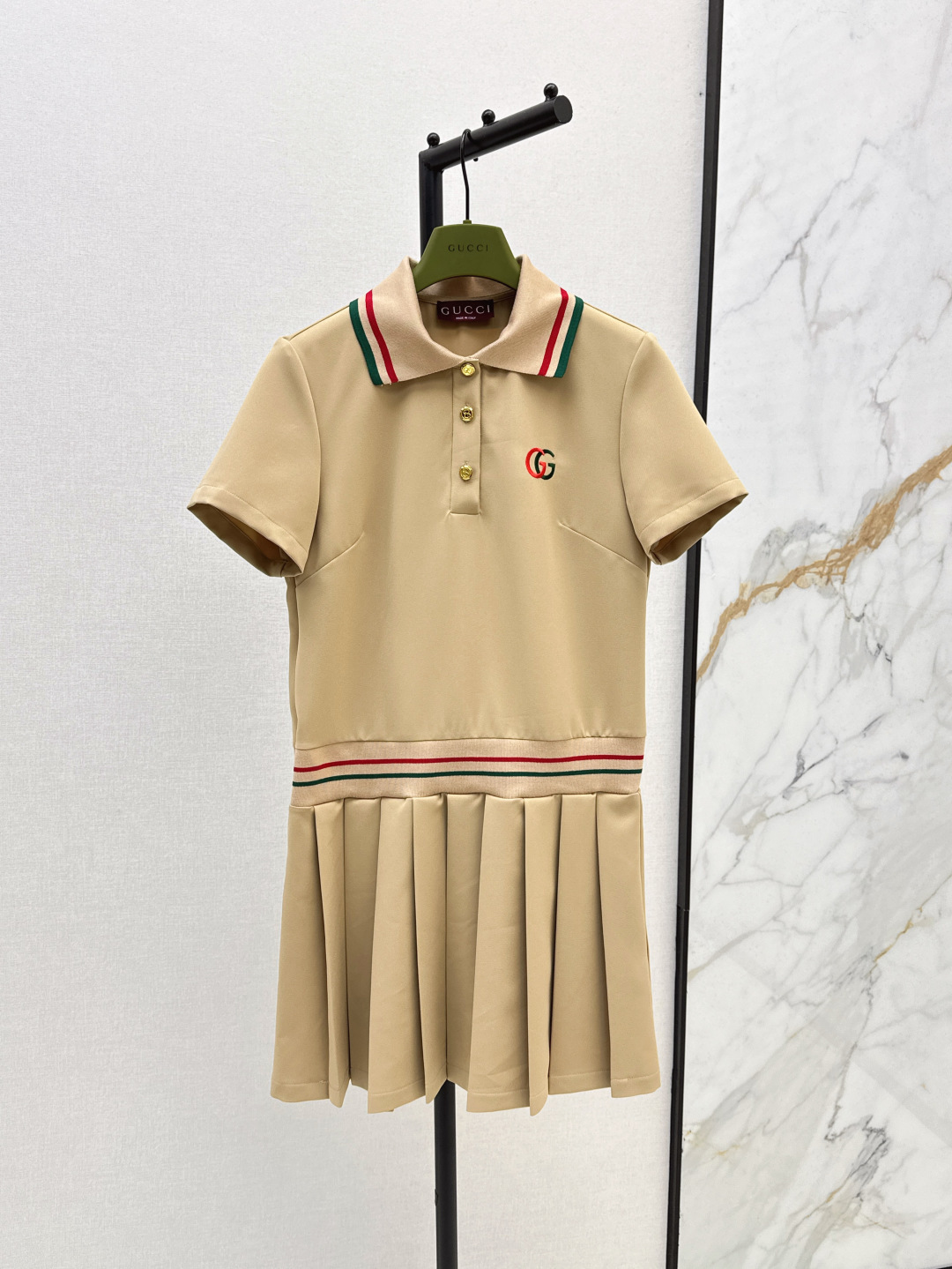 NO:418564,Gu 25Ss—————The latest contrasting lapel pleated dress in spring and summer. Full texture, elegant and elegant design. Everyday OL is OK. A fashionable pleated skirt with unique charm. Two colors are available for sale in stock. SML, skirts, alexander wang19860909Gu 25Ss—————春夏最新款撞色翻领百褶连衣裙 质感十足 优雅气质设计 日常OL都OK 一款具有独特魅力的时尚百褶裙 两色现货发售sml,,skirts,alexander wang,Women's clothing