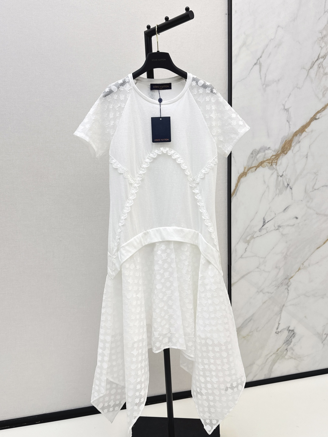 NO:421570,L Home 25Ss————The latest spring and summer style spliced ​​presbyterian jacquard irregular short-sleeved dress. Summer outfit is both refreshing and comfortable. Spliced ​​perspective jacquard presbyterian short-sleeved irregular skirt design. The upper body is casual and beautiful. It is very recommended whether it is in the workplace or daily shopping. One-size spot sml, louis vuitton, skirts, T-shirt, alexander wang19860909L家 25Ss————春夏最新款拼接老花提花不规则短袖连衣裙 夏季穿搭 既清爽又舒适 拼接透视提花老花短袖 不规则裙摆设计 上身随性又好看 不管是职场还是日常逛街都非常推荐 一色现货发售sml,,louis vuitton,skirts,T-shirt,alexander wang,Women's clothing